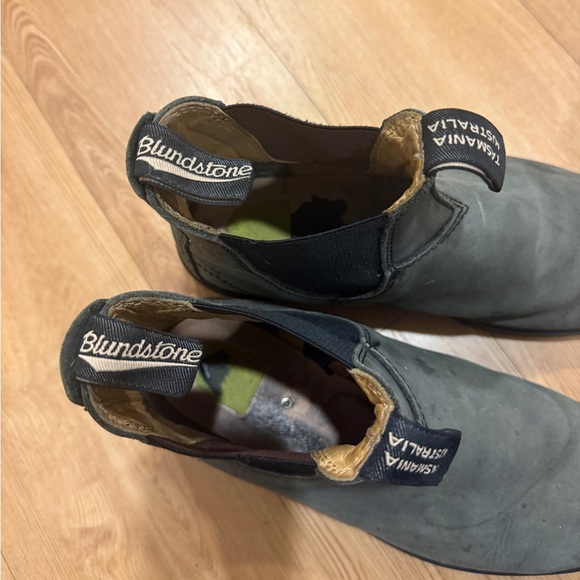 Blundstone Gray and Black Leather Boots - Picture 6 of 7